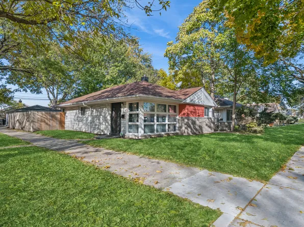 9556 S Bennett Ave, Chicago, IL 60617