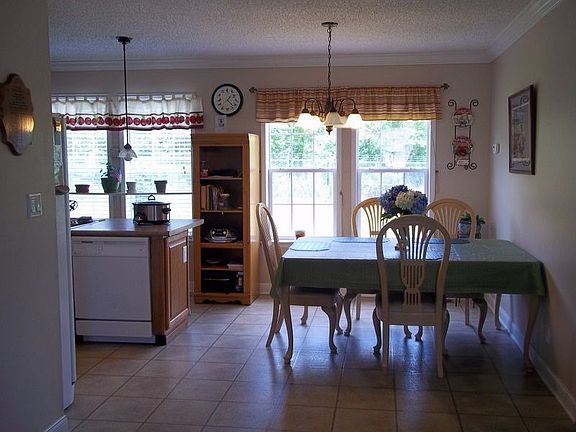Well Lighted eat in Kitchen