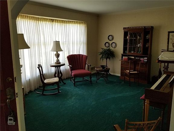 3rd image of 8025 Everett Ct
