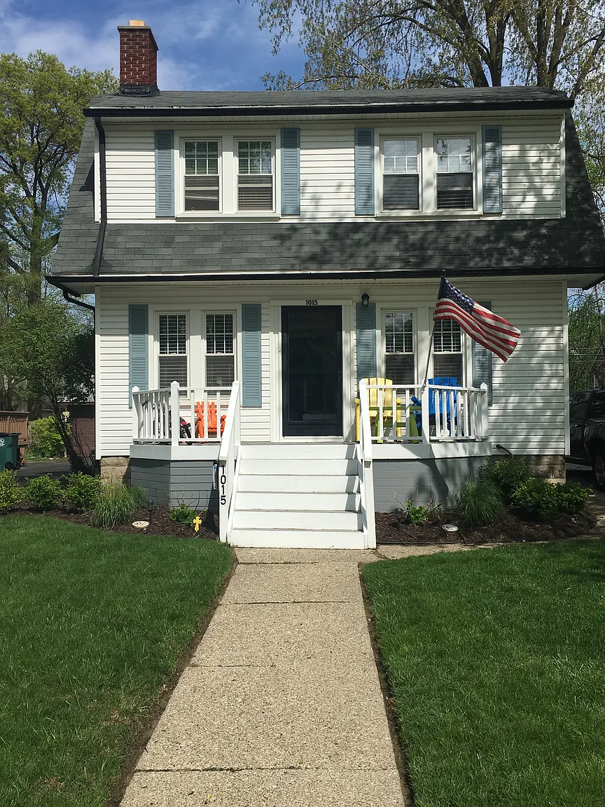 1015 Irving Ave photo 1