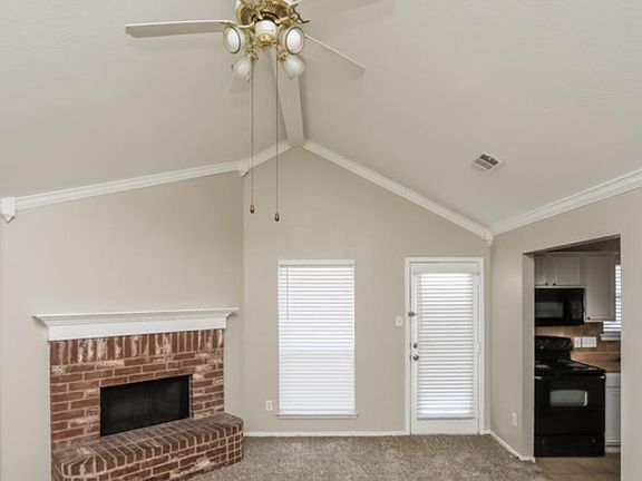 5th image of 314 Pin Oak Ln