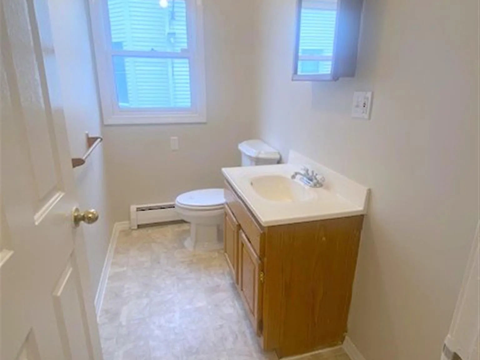 3 bed, 2.5 bath, 1240 sqft, $3,975 — Photo 3
