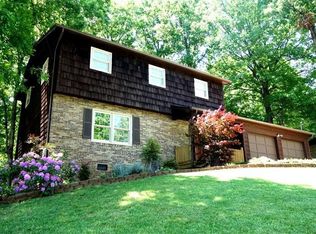 611 Dover Ave, Mt Carmel, TN 37645