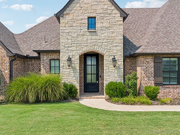 4th image of 6270 N Creekwood Dr