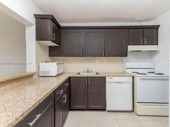 7900 Fairview Dr APT 105, Tamarac, FL 33321