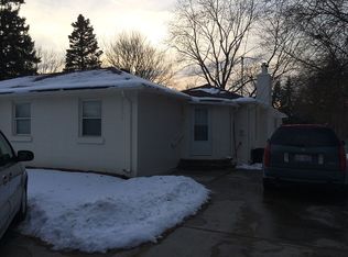 23201 Plum Hollow St, Southfield, MI 48033