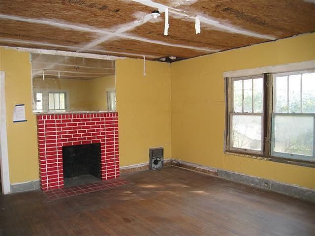 2nd image of 115 S Spencer St