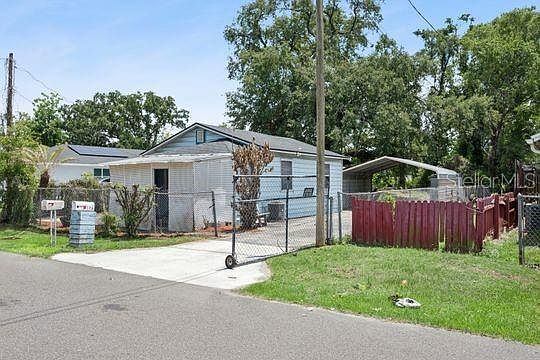 5th image of 132 Pine St