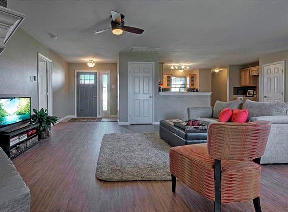 Living area looking toward entryway