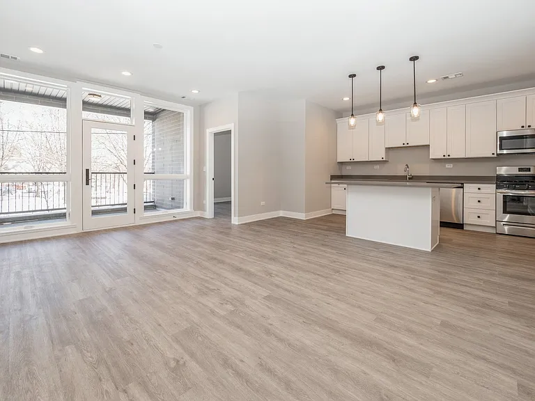 2904 S Hillock Ave #304 — Photo 5