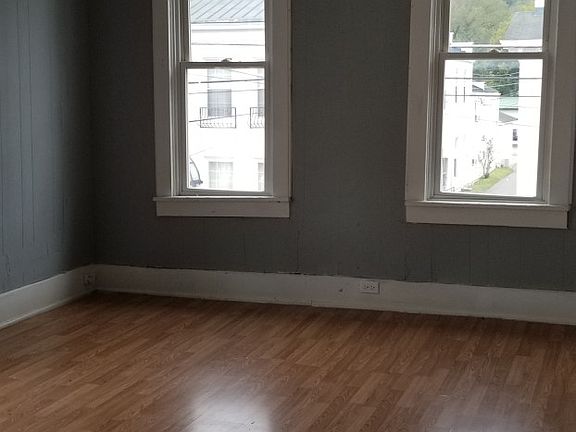 3rd image of 617 E 2nd St APT 2