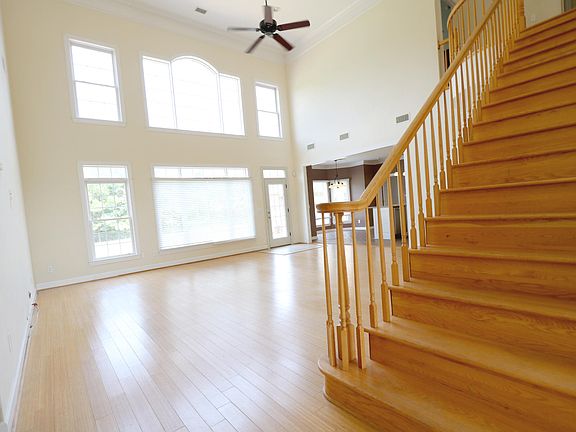 5th image of 1289 Greenbriar Dr