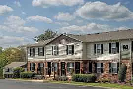 River Retreat Apartments — Photo 13