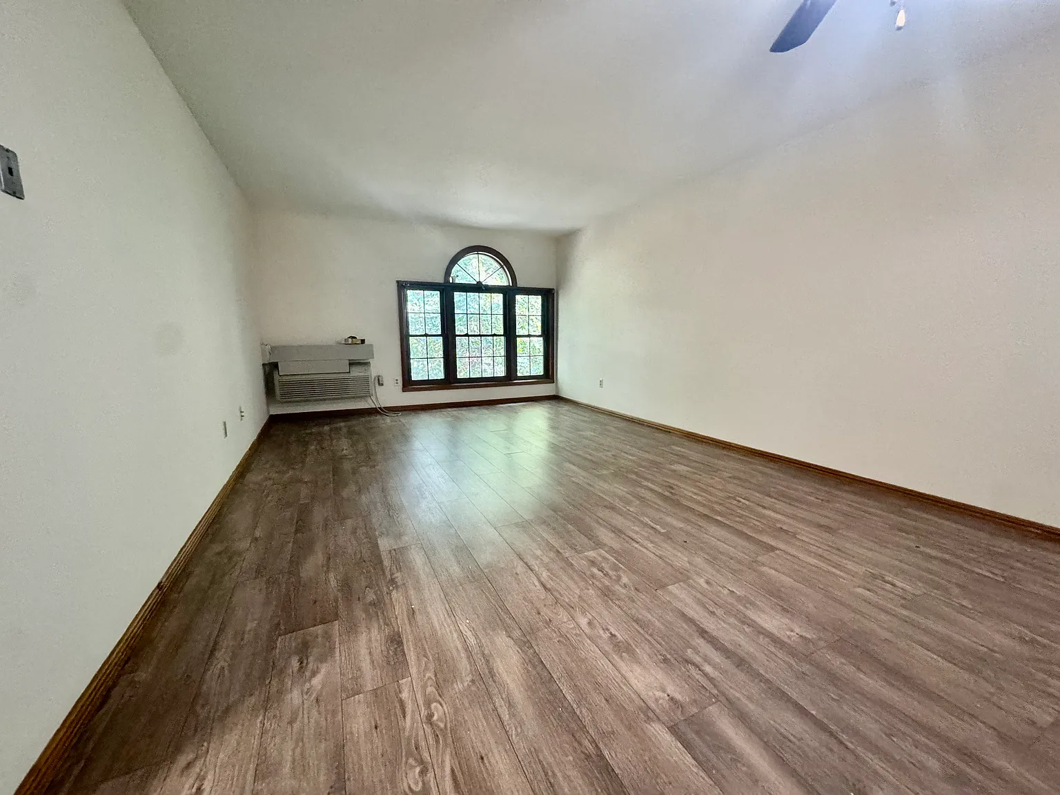 1 bed, 625 sqft, $1,400 — Photo 2