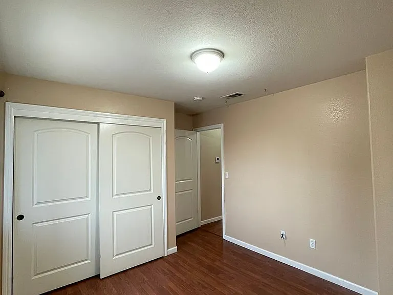 425 San Fernando St — Photo 10