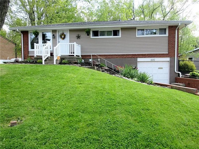601 Dahlia Dr photo 1