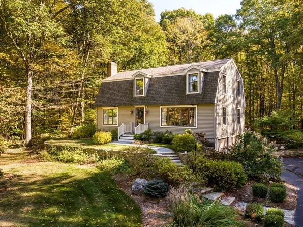 13 Moharimet Drive, Madbury, NH 03823