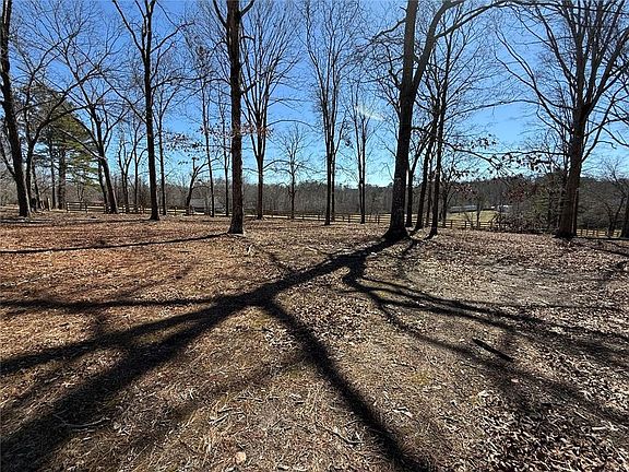 2nd image of 616 Breedlove Rd