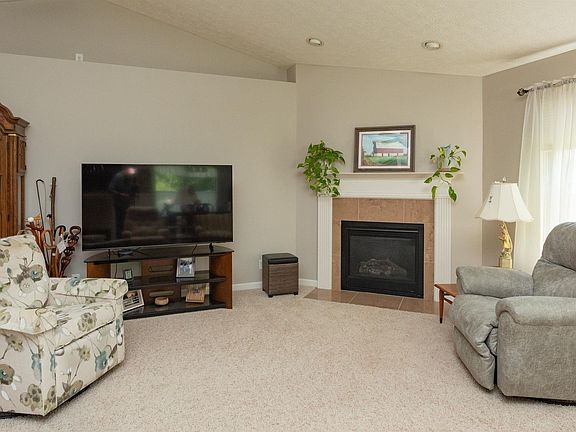 3rd image of 362 Double Tree Dr