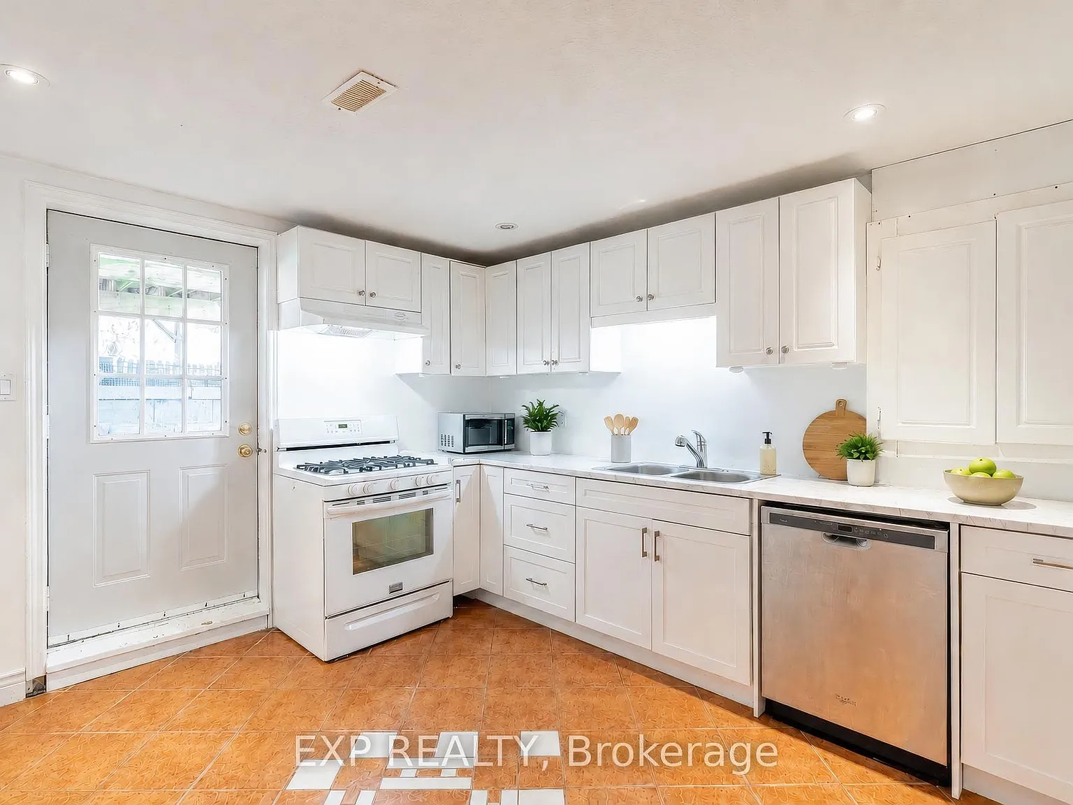 2 bed, $2,150 — Photo 4