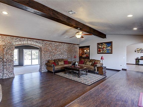 5th image of 10909 Greenbriar Chase