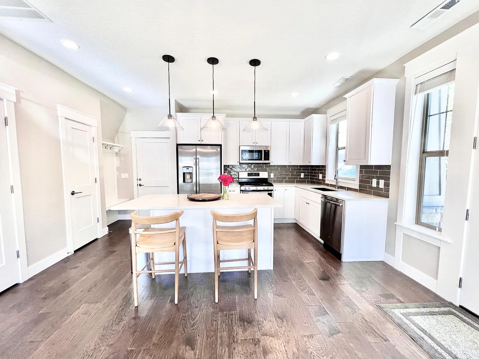 3 bed, 2.5 bath, 1679 sqft, $2,500 — Photo 3