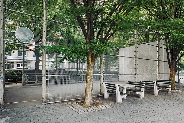 Rented by R New York | media 40