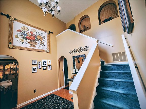 4th image of 128 Stratford Ct