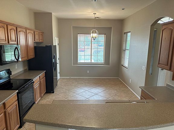 Kitchen & Dining Area
