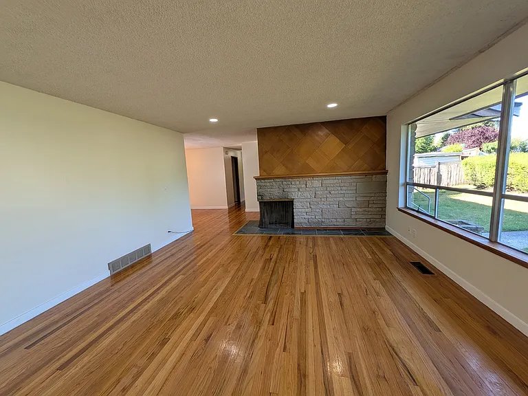 16003 5th Ave NE #1 — Photo 4