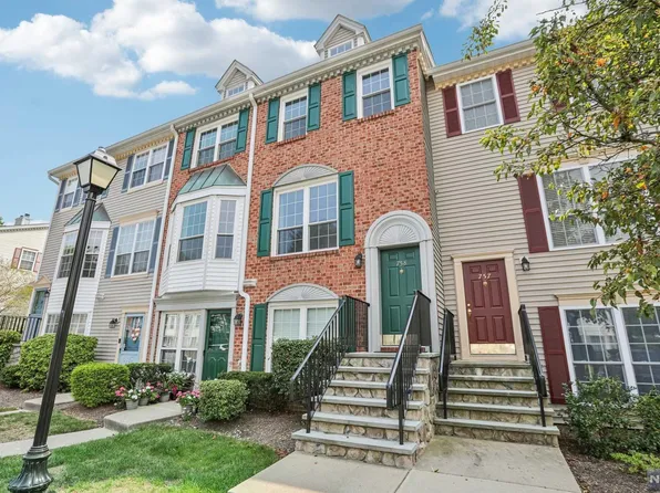 758 Sassafras Ct, Mahwah, NJ 07430