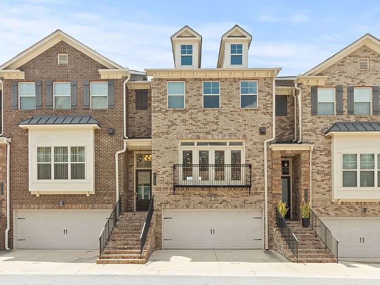 2160 Prestwick Ct NE — Photo 1