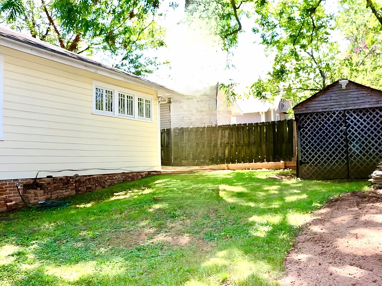 115 Robinson St — Photo 30