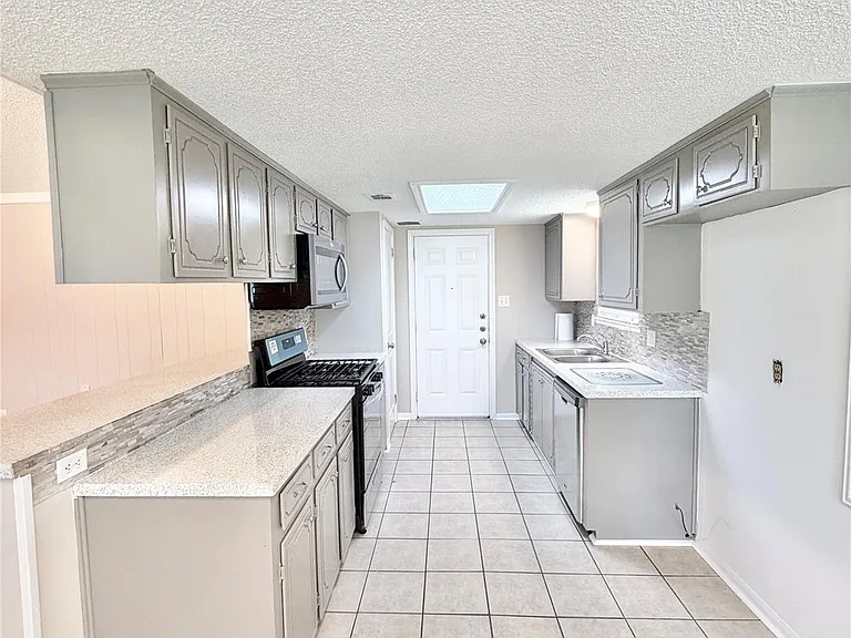 12426 Foxburo Dr — Photo 10