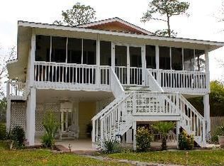 105 Chestnut St, Pass Christian, MS 39571