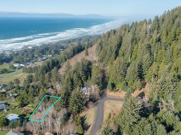 208 Chief Albert Dr, Yachats, OR 97498