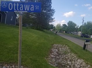 1926 Ottawa Dr, Adrian, MI 49221