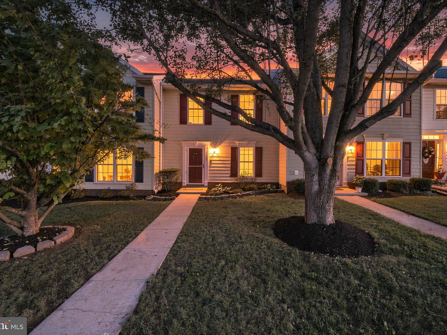 3 bed, 2.5 bath, 1360 sqft, $2,895 — Photo 1
