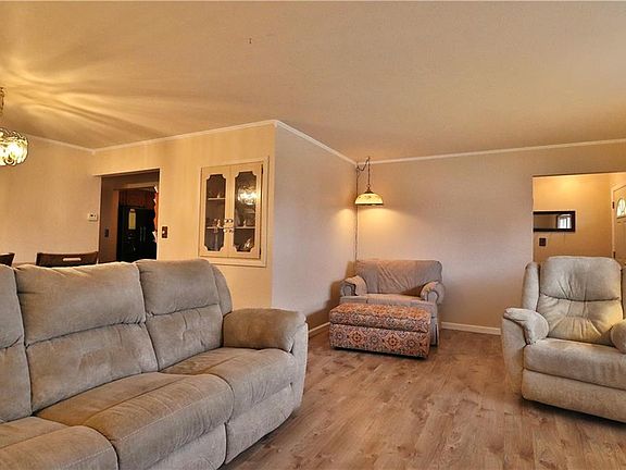 3rd image of 791 Walnut Dr