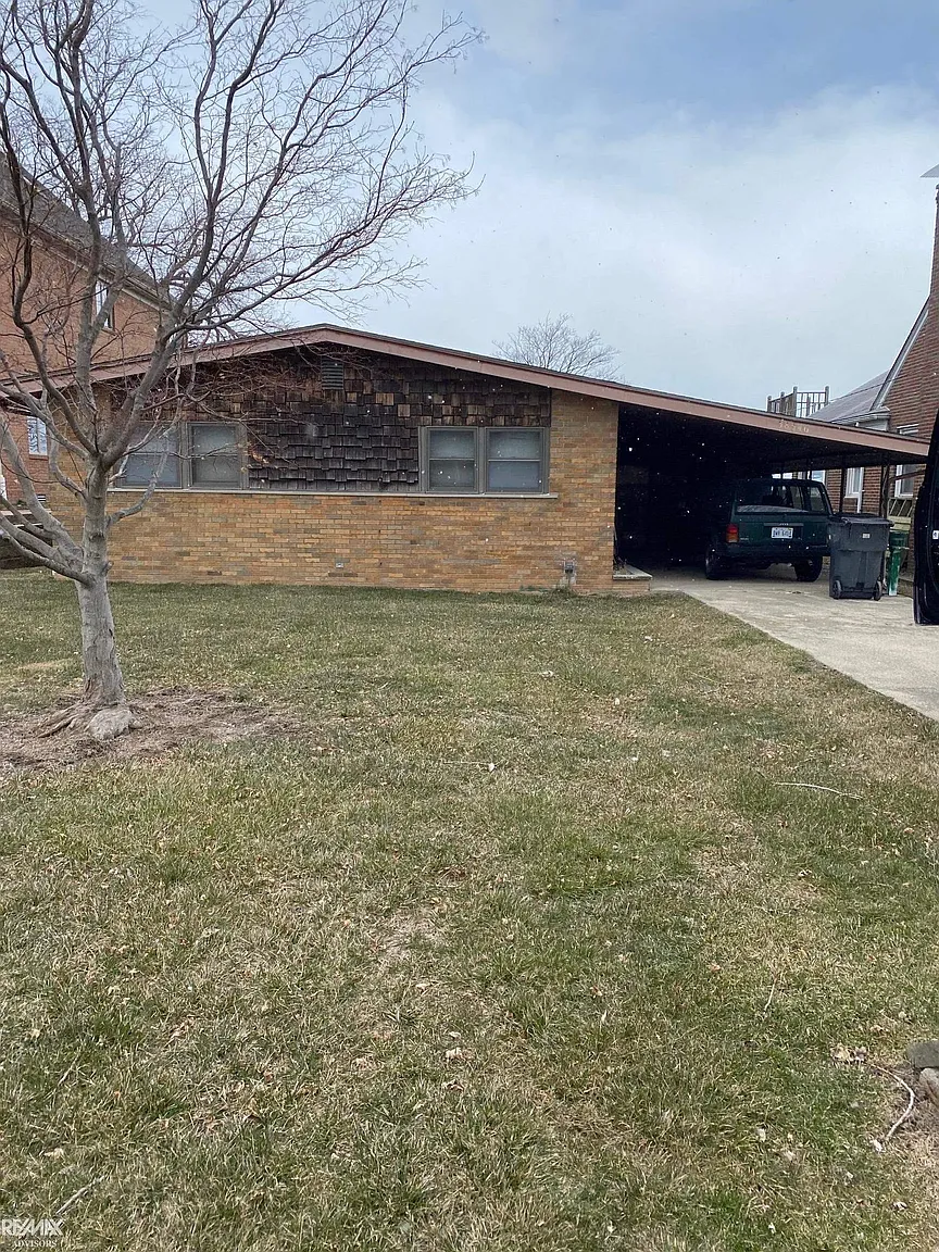 38546 Lakeshore Dr photo 1