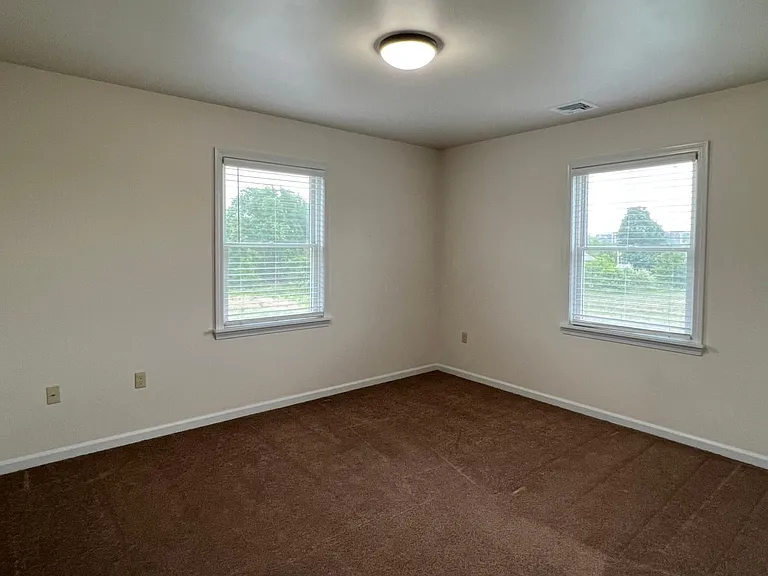 100 N Maple St — Photo 25