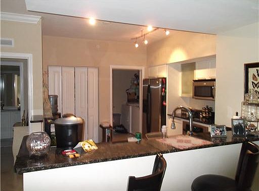 4th image of 225 NE 1st St #210