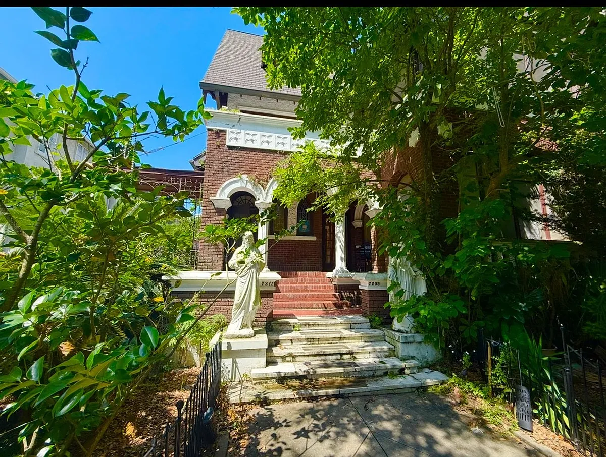 Building Photo - 7211 Saint Charles Ave