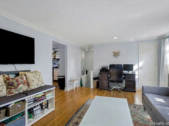 2nd image of 190 Knickerbocker Rd APT 10
