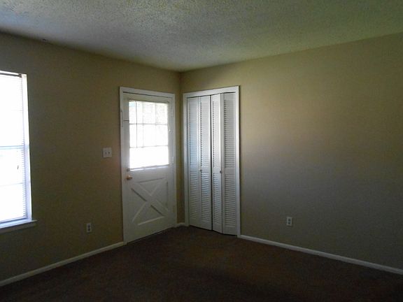 3rd image of 2225 Victoria Dr