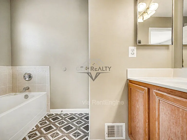 5218 Drakes Ct — Photo 18