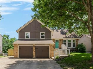 12613 S Blackfoot Dr, Olathe, KS 66062