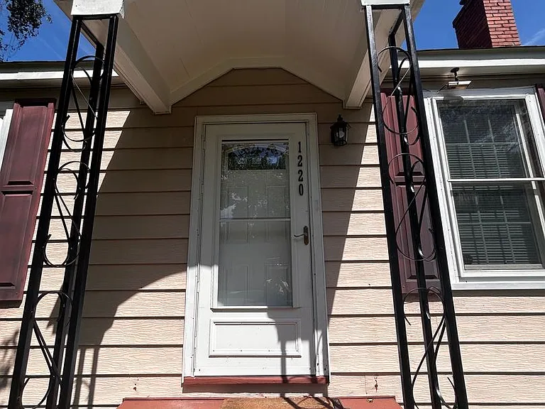 1220 Pickens St — Photo 3