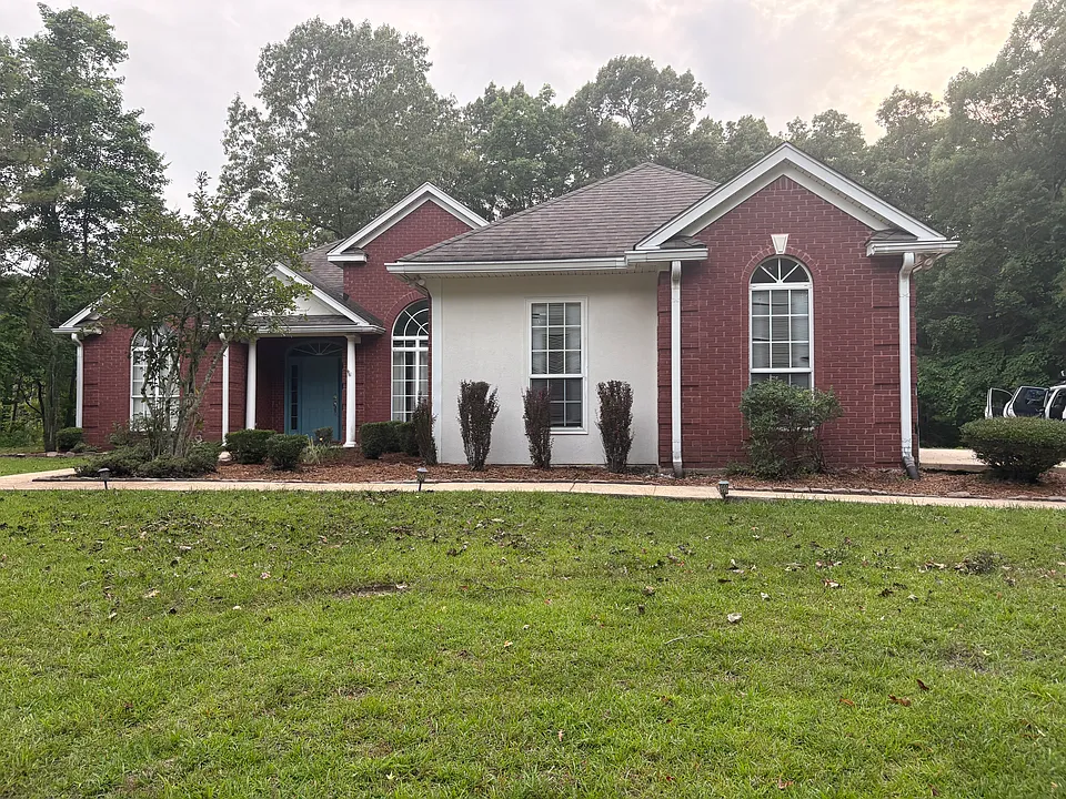 560 Cedar Dr