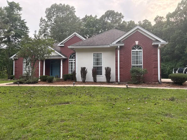 560 Cedar Dr, Columbus, MS 39705